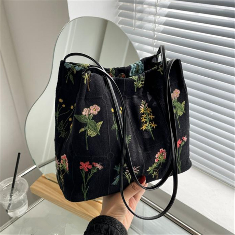 Modaya Uygun İşlemeli Bez Çant - Embroidery Workshop incelemesi ve fiyatı